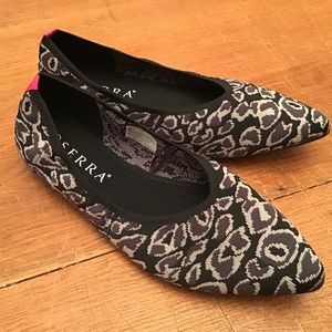 Serra Ladies Flats Size 9 New with Box